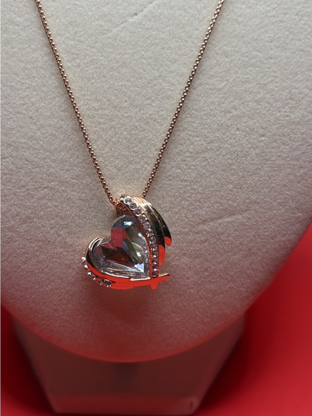 Heart Crystal Pendant Necklace in Rose Gold